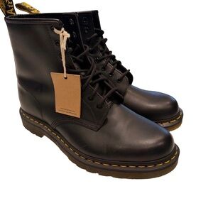 Dr. Martens Air Wair 11822 8 Eye Smooth Leather Boot Black Size US 11 EU 45 NEW